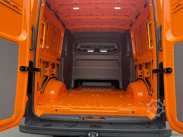 Furgão de painéis MAN TGE 3.180 L3H2 MIXTO 4x4 STANDHZ ACC LENKRADHZ