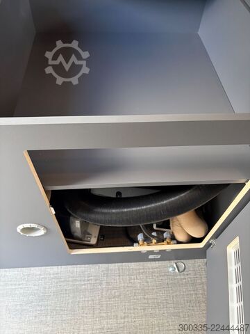 عربة تخييم CLEVER Runner 636 Automatik- Heavy - Längsbetten