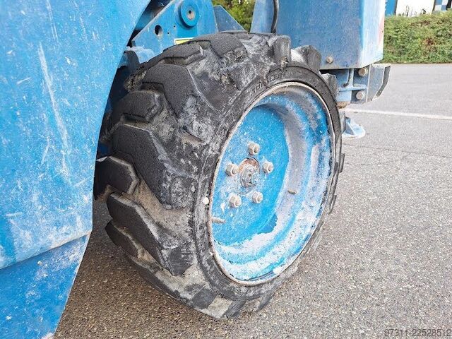 Ascensore a forbice Haulotte COMPACT 12 DX