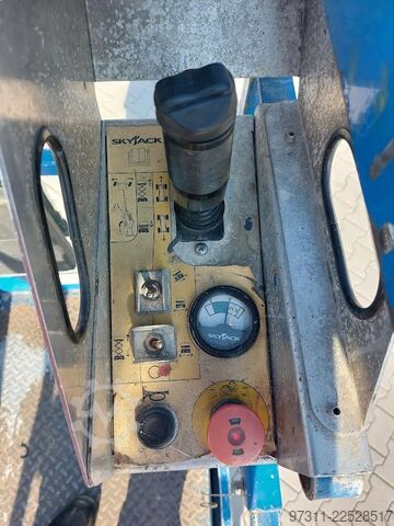 Scissor lift SkyJack SJIII 3219