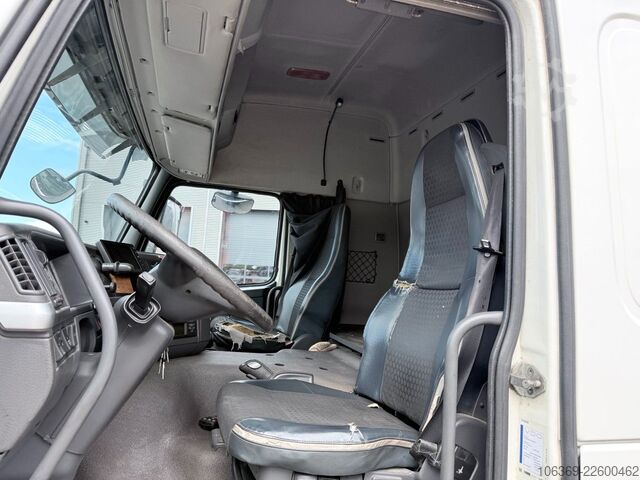 厢式货车 VOLVO FM 330 6x2*4 Side opening 8.7 m