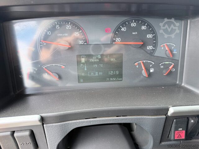 厢式货车 VOLVO FM 330 6x2*4 Side opening 8.7 m