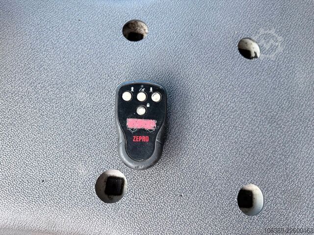厢式货车 VOLVO FM 330 6x2*4 Side opening 8.7 m