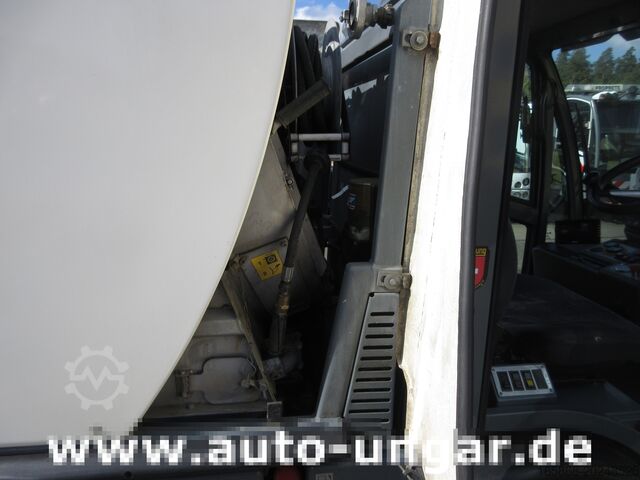 Balayeuse Boschung S3 Kehrmaschine urban sweeper Wildkraut
