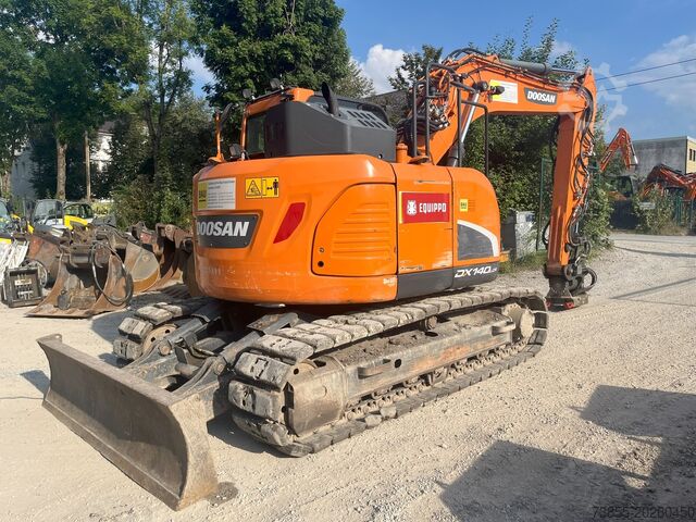 Telakaivinkone Doosan DX140LCR-5 with PowerTilt OQ65 quickcoupler (without bucket)