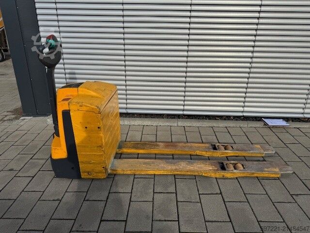 Elektrikli Paletli Transpaletler Jungheinrich EJE 220 (Gabellänge 1800 mm!!!)