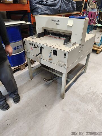 Memotong kertas Fortematic Papierschneidemaschine