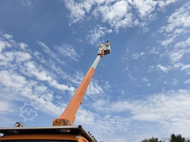 Radna platforma montirana na kamionu IVECO 80E80 Hubsteiger ESDA Typ TG 1800