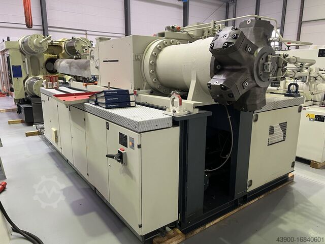 Máquina de moldagem por injecção KraussMaffei KM 650 - 8000 CM