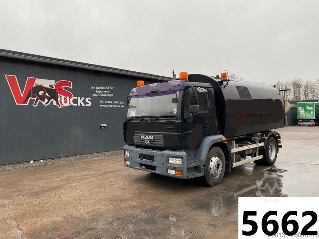 Varredora de rua MAN Kehrmaschine Bucher Schörling Blatt Federung