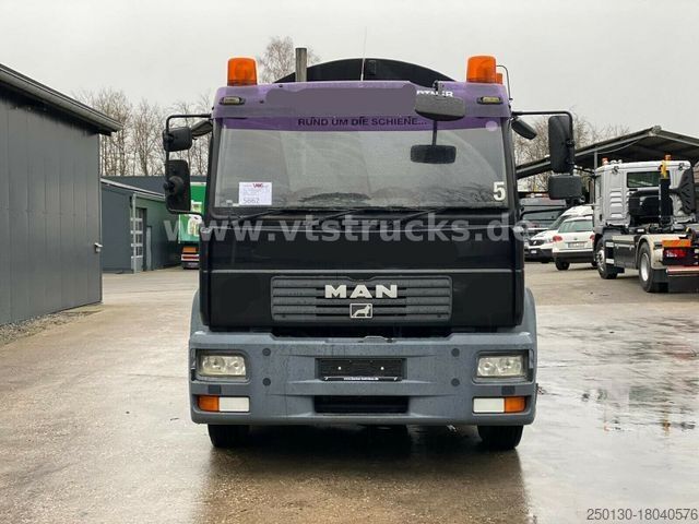 Машина за чистење патишта MAN Kehrmaschine Bucher Schörling Blatt Federung