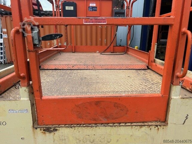 Scissor lift JLG 260MRT