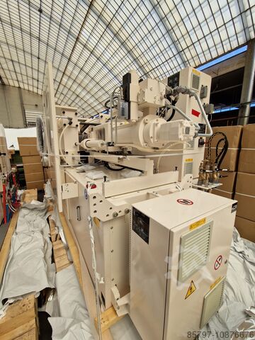 Línea de moldeo por inyección KraussMaffei 110/750 CX