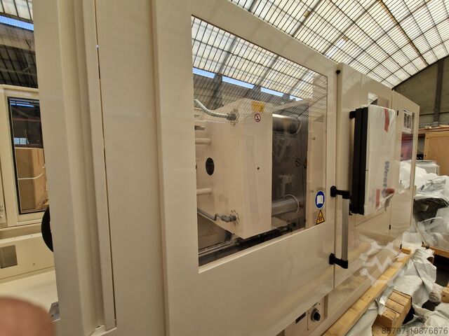 Línea de moldeo por inyección KraussMaffei 110/750 CX