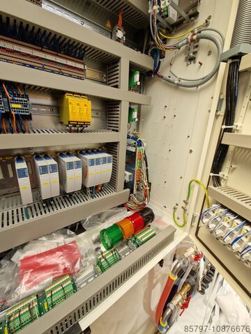 Línea de moldeo por inyección KraussMaffei 110/750 CX