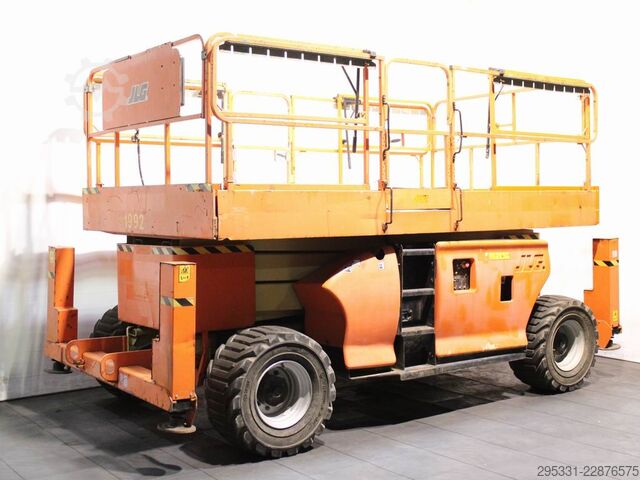 Piattaforma a pantografo JLG 3394 RT