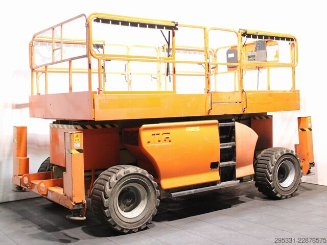 Piattaforma a pantografo JLG 3394 RT