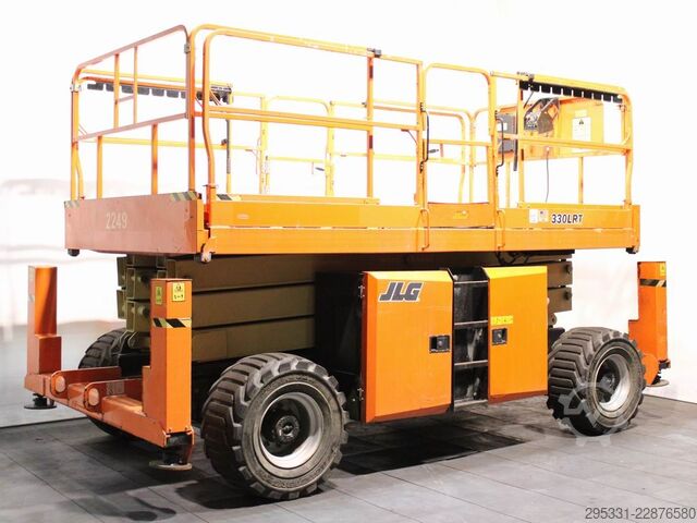 Piattaforma a pantografo JLG 330 LRT