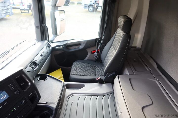 מזוודה Scania P280 4x2 Bak + Dhollandia Klep 2000 KG