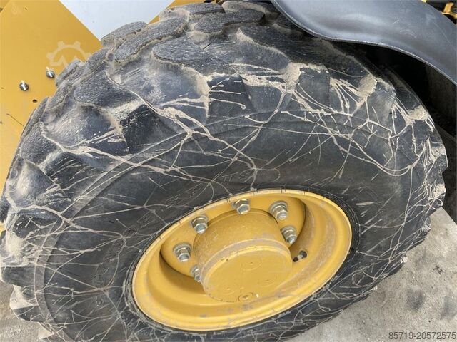 Carregador CAT 906M (7164)