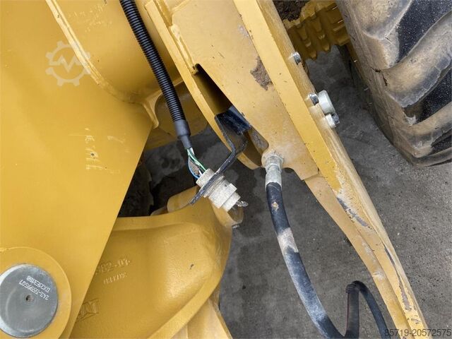 Carregador CAT 906M (7164)