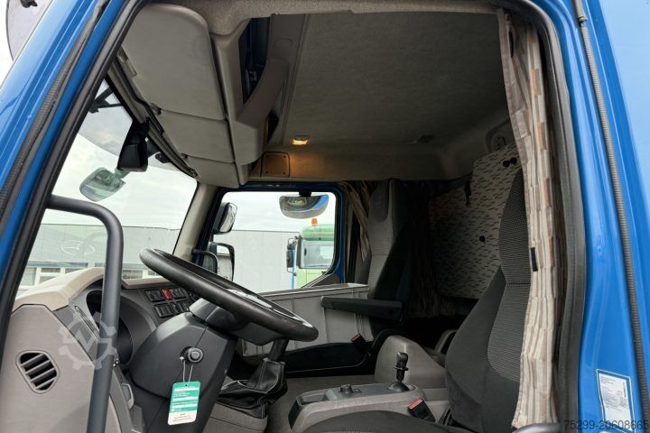 Flatbed truck with tarp DAF LF 220 108 4x2 Blache