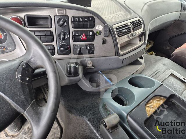 ืืฉืืืช ืืฉืคื Mercedes-Benz Actros 5048 AK