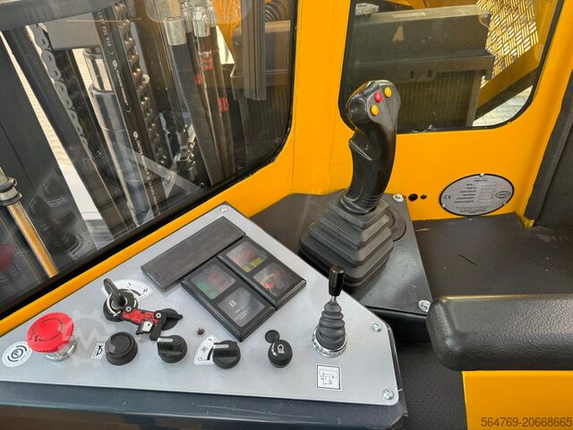 Četrvirzienu iekrāvēja kravas automašīna Combilift C6000 / LPG / 2017 year/ Free lift