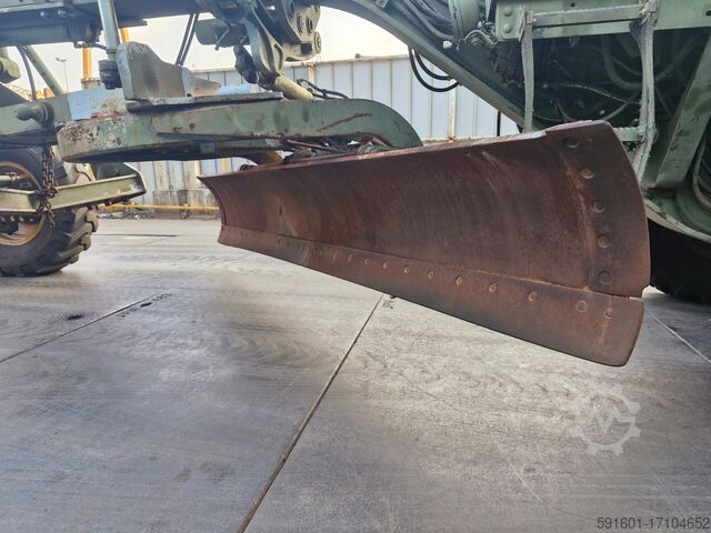 MÁY PHÂN ĐẤT ĐỘNG CƠ 130G Caterpillar 130G