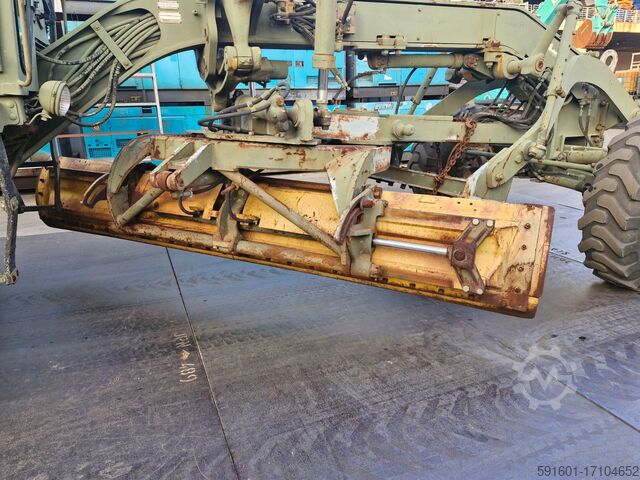 MÁY PHÂN ĐẤT ĐỘNG CƠ 130G Caterpillar 130G