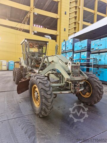 MÁY PHÂN ĐẤT ĐỘNG CƠ 130G Caterpillar 130G