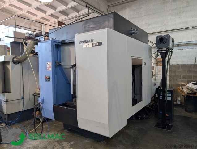 Vertikales Bearbeitungszentrum DOOSAN VC 3600