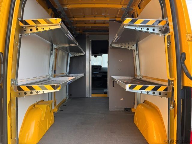 Hög tak skåpbil MERCEDES-BENZ eSprinter 312 DHL Regal KEP-Ausbau