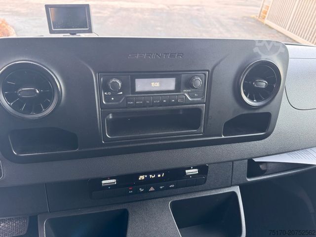 Van atap tinggi MERCEDES-BENZ eSprinter 312 DHL Regal KEP-Ausbau