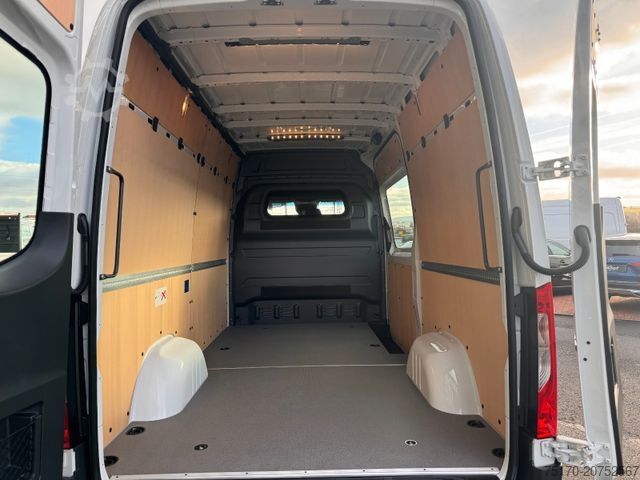 Hög tak skåpbil MERCEDES-BENZ Sprinter 317 CDI 3665 Klima AHK Kamera Fenster
