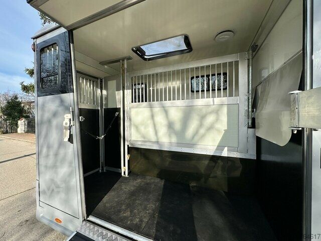 Livestock trailer Anka Steinsberger 2-Pferdeanhänger mit Bett