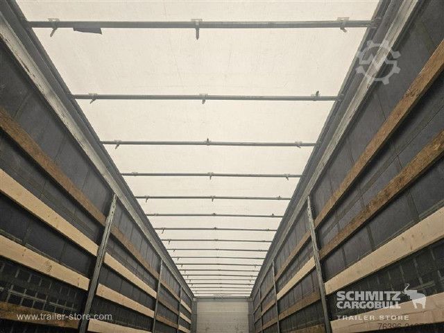 Auflieger mit Pritsche & Plane Schmitz Cargobull Semitrailer Curtainsider Mega