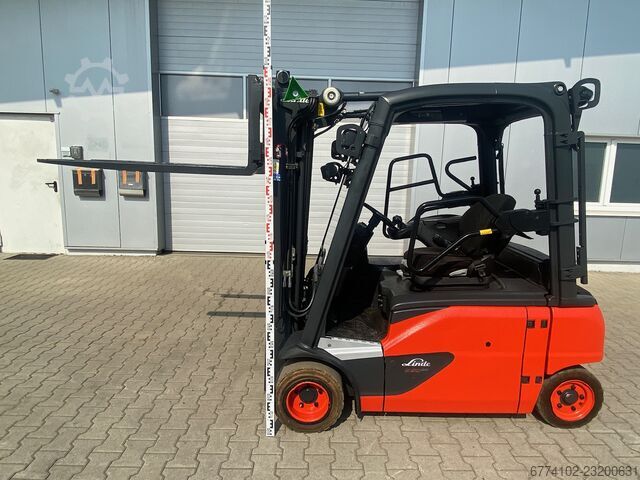 Electrostivuitor cu 4 roți Linde E20PL-02 + Ladegerät 3516 --EK