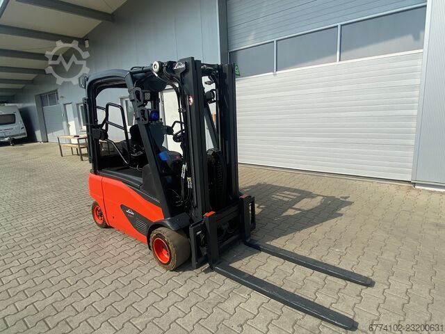 Electrostivuitor cu 4 roți Linde E20PL-02 + Ladegerät 3516 --EK