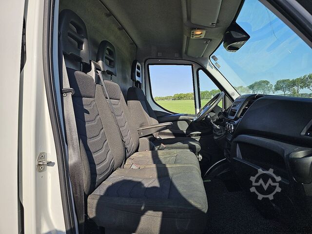 ऊंची छत वाला स्टेशन वैगन IVECO DAILY