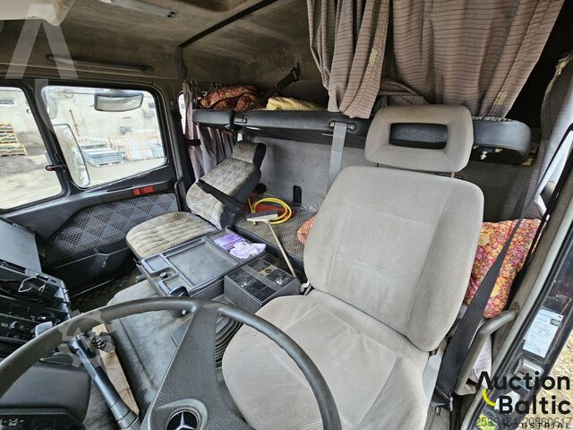 Bergungsfahrzeug Mercedes-Benz 1831