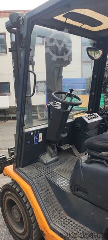 4吨前移式叉车，2778小时工作时长。 Still R70-40