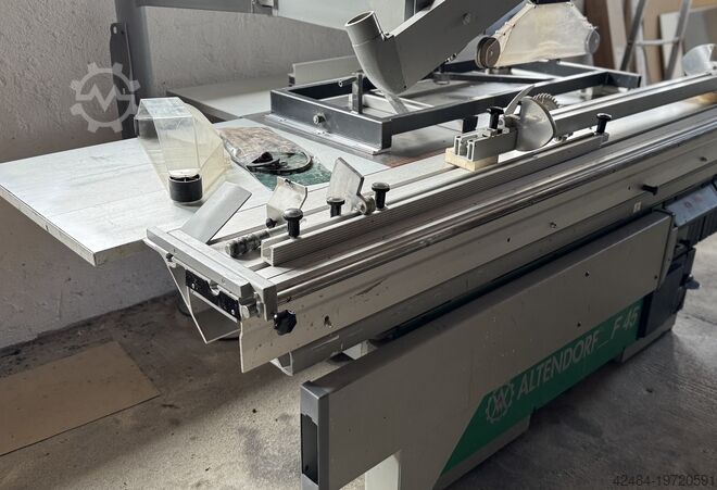 Sliding table saw Altendorf F45