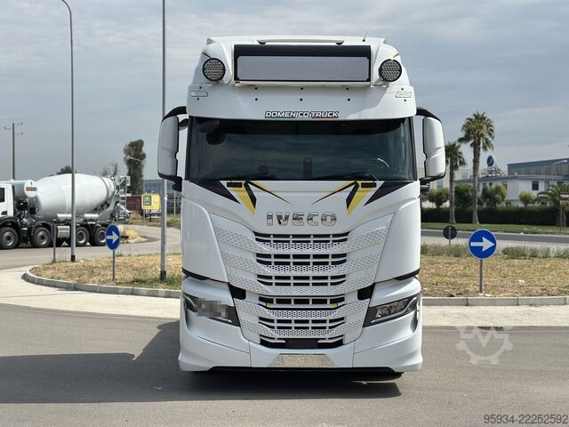 стандартен влекач Iveco S-WAY 570