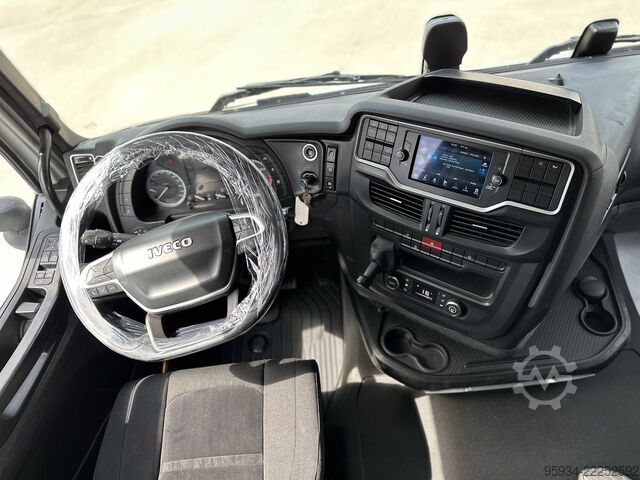 стандартен влекач Iveco S-WAY 570
