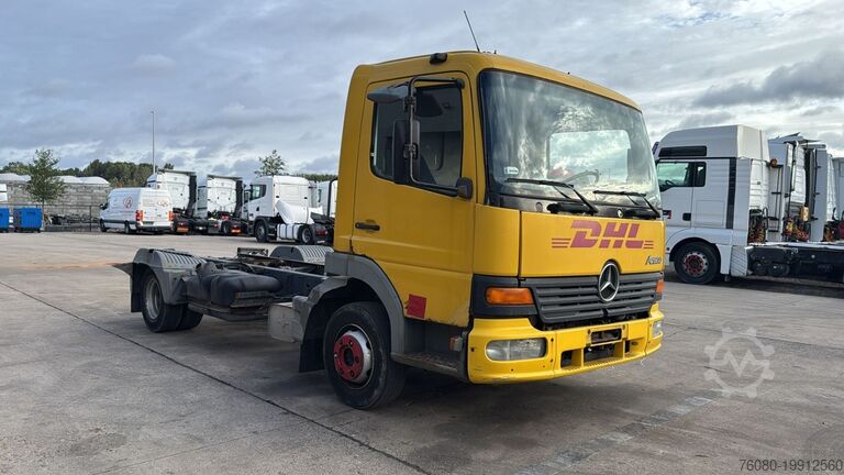 Fahrgestell mit Fahrerhaus Mercedes-Benz Atego 815 (BOITE MANUELLE / MANUAL GEARBOX)