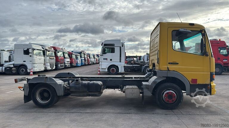 Fahrgestell mit Fahrerhaus Mercedes-Benz Atego 815 (BOITE MANUELLE / MANUAL GEARBOX)