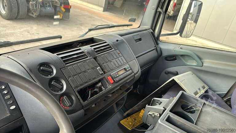 Fahrgestell mit Fahrerhaus Mercedes-Benz Atego 815 (BOITE MANUELLE / MANUAL GEARBOX)