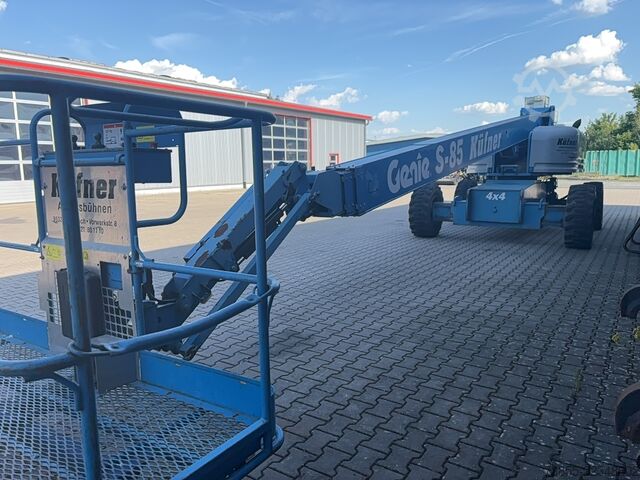 Przegubowa platforma robocza Genie S-85