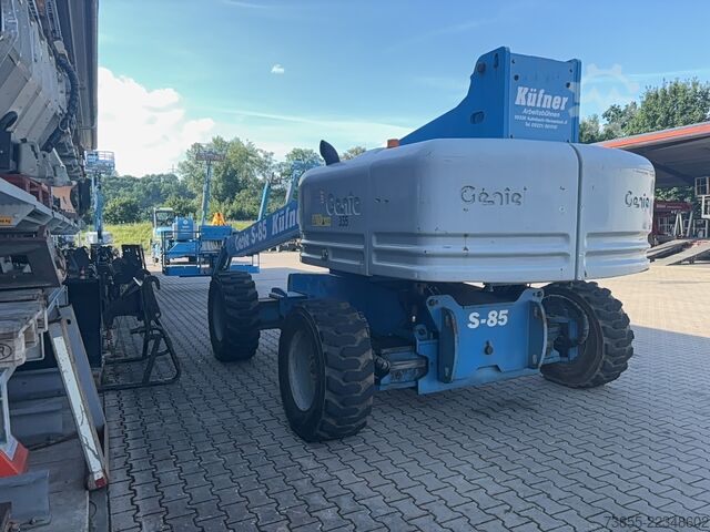 Przegubowa platforma robocza Genie S-85